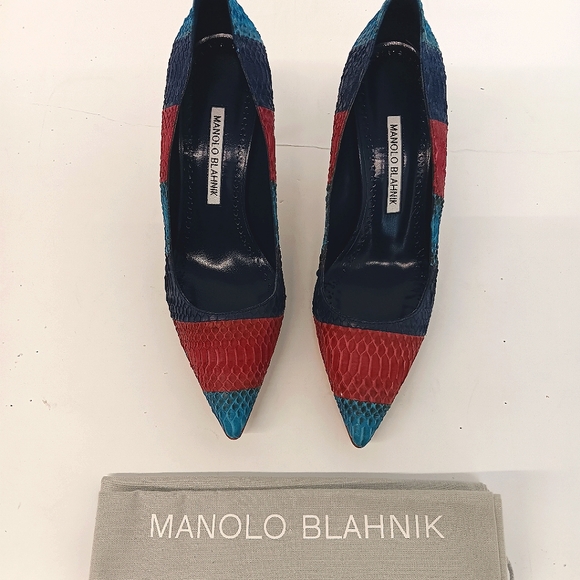 Manolo Blahnik Women's Pointed BB Snakeskin Stiletto Pumps - EU37/US7 - Picture 3 of 12